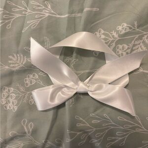 Elegant White Satin Gift Bow
